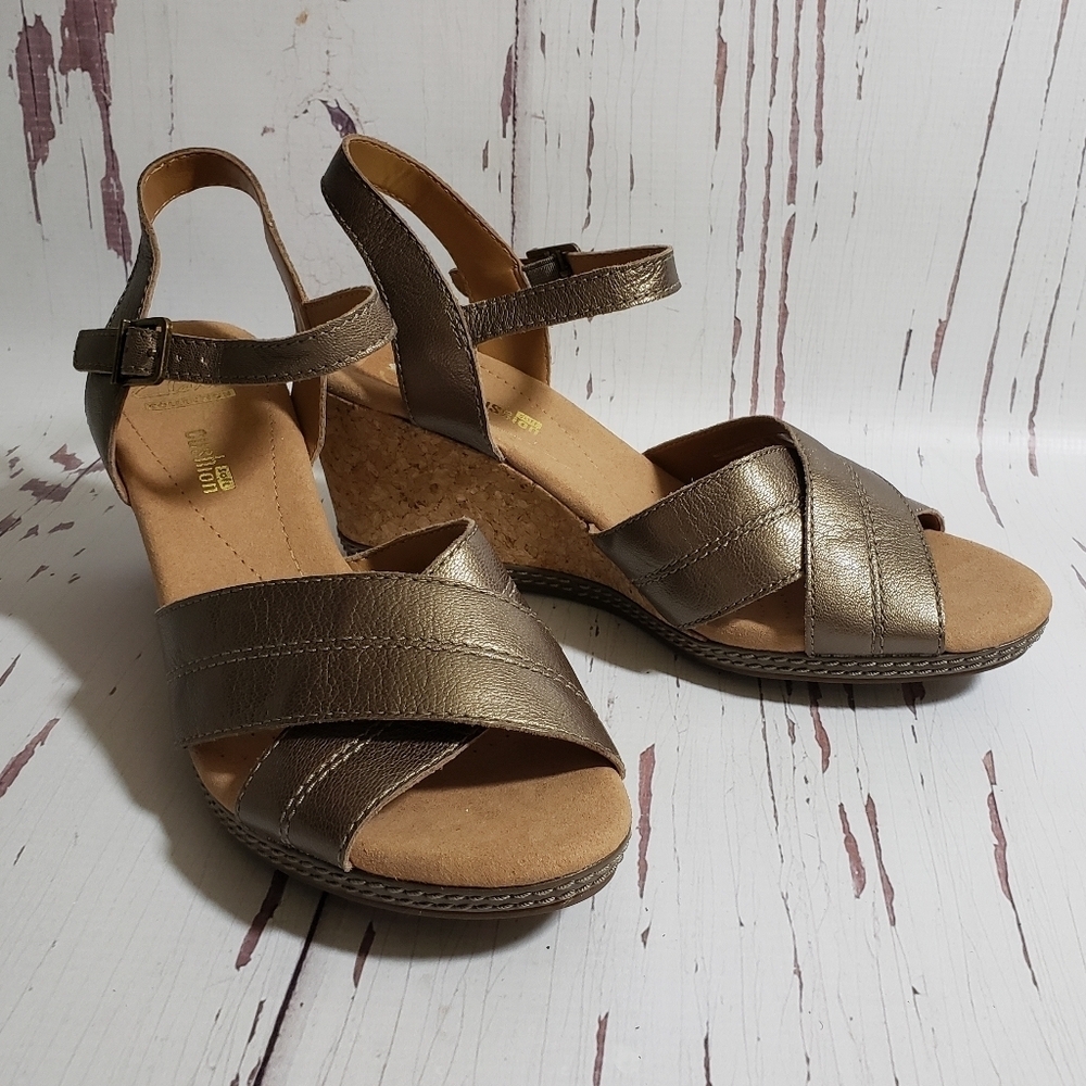 Clark's gold wedges sandals open toe 8